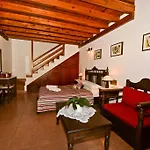 Hovolo 3*