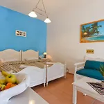 Hovolo 3*