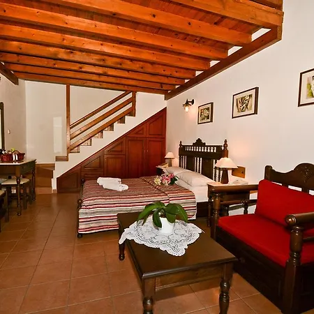 Hovolo 3*