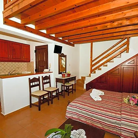 Hovolo 3*